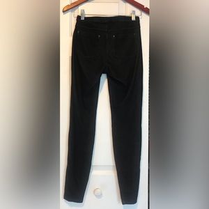 Vera Wang leggings. Dark blue denim with back pockets. Size S